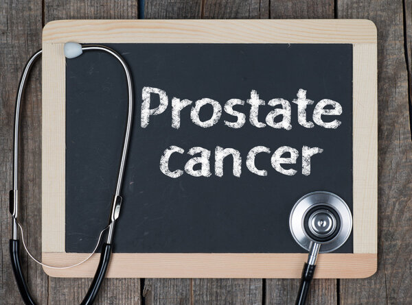 Доска со словом рак предстательной железы и стетоскоп
