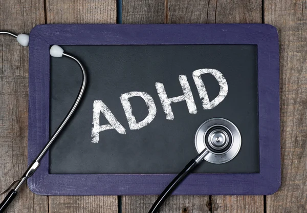 単語 adhd と聴診器黒板 — ストック写真