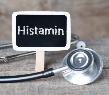 word histamin ve stetoskop ile yazı tahtası