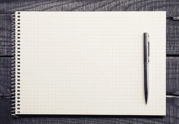 Papel vazio ou em branco com caneta — Fotografia de Stock