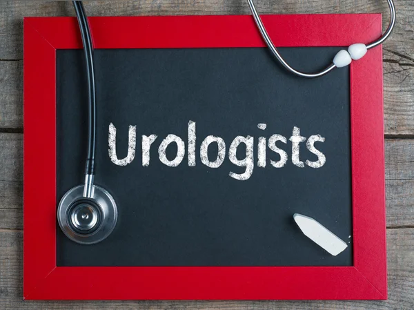 Lavagna con parola urologi e stetoscopio — Foto Stock