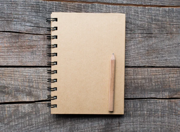 Recycle notebook en houten potlood — Stockfoto