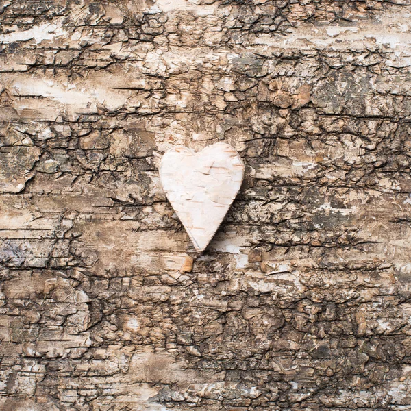 Srdce na dřevěném pozadí. — Stock fotografie