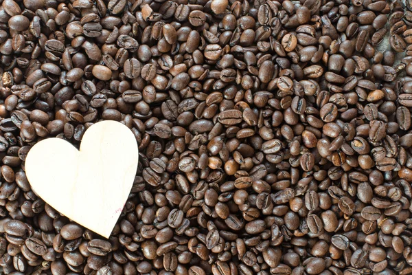 Corazón de madera en el café —  Fotos de Stock