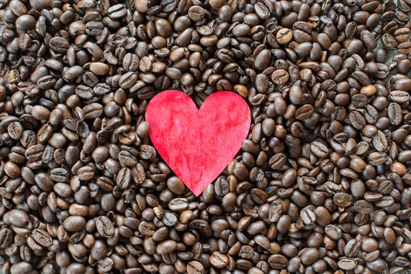 Corazón de madera en el café —  Fotos de Stock