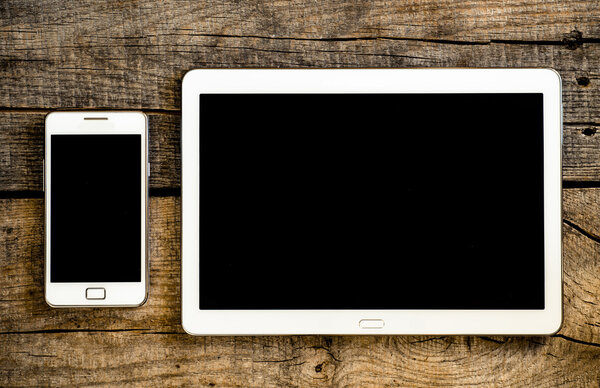 Мобильный телефон и планшетный компьютер
