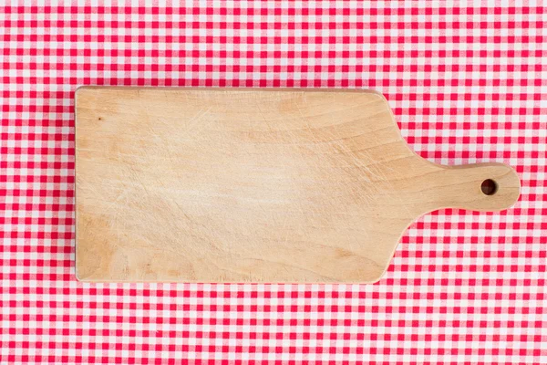 Holzbrettständer auf Tischdecke — Stockfoto
