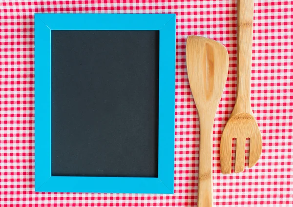 Menu schoolbord met houten lepel en vork — Stockfoto