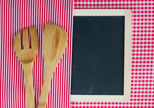 Menú pizarra con cuchara de madera y tenedor —  Fotos de Stock