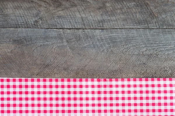 Vieille planche en bois avec tissu à carreaux — Photo