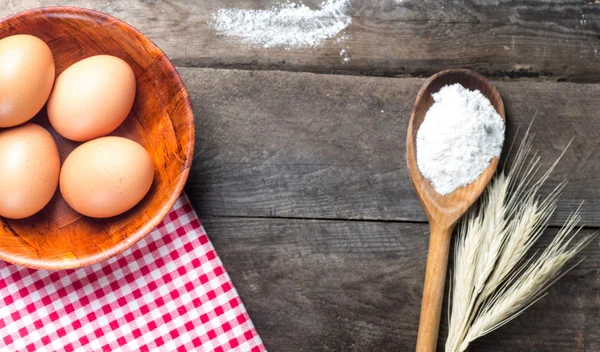 A farinha e os ovos — Fotografia de Stock