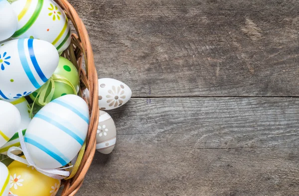 Huevos de Pascua en el nido — Foto de Stock