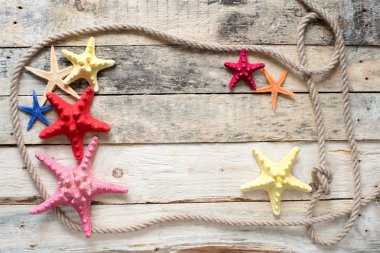 eski tahta üzerinde starfishes