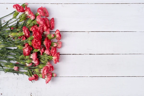 Kırmızı karanfil çiçek buketi