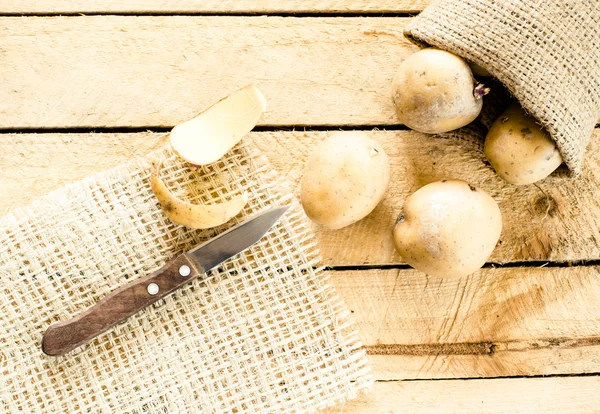 Potatoes and knife — Stock Photo, Image