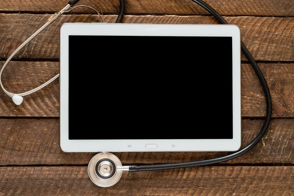 Estetoscópio médico em tablet digital moderno — Fotografia de Stock