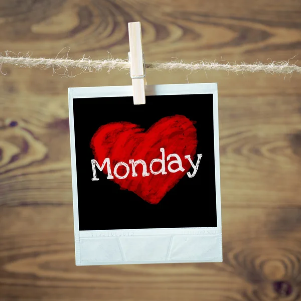 Amor segunda-feira no coração vermelho — Fotografia de Stock