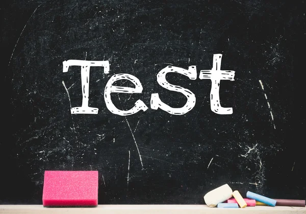 Elle yazılmış bir tebeşir ile test — Stok fotoğraf