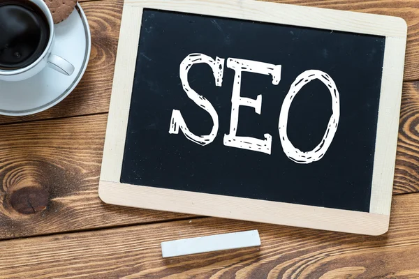 seo bir kara tahta üzerinde el yazısı