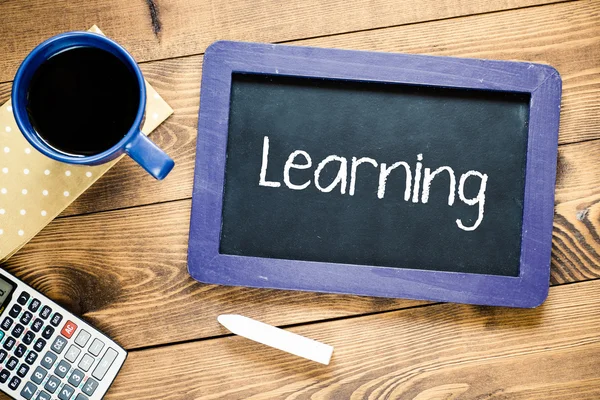 Blackboard with text "Learning" — Stock Photo, Image