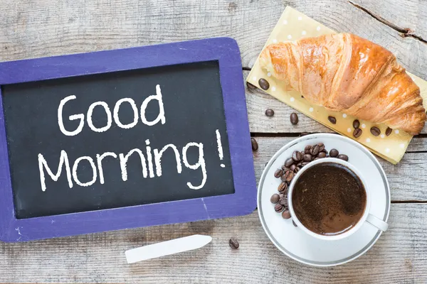 Доброе утро, написанное на доске — стоковое фото