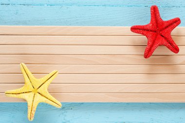 starfishes mavi ahşap zemin üzerinde