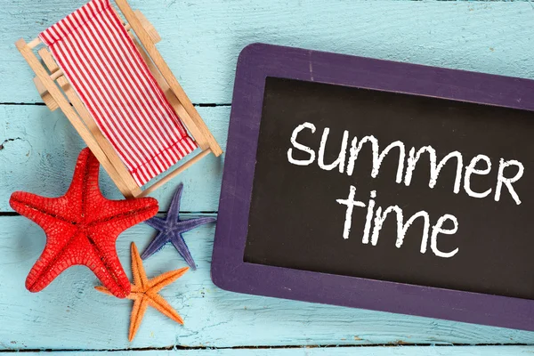 Blackboard with text Summer time — Stock Photo, Image