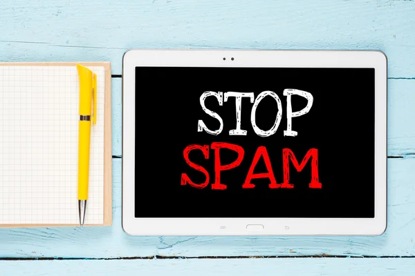 Moderner Tablet-PC mit dem Slogan Spam stoppen — Stockfoto