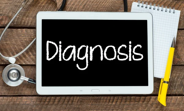 Tablet pc con diagnosi di parola e stetoscopio — Foto Stock