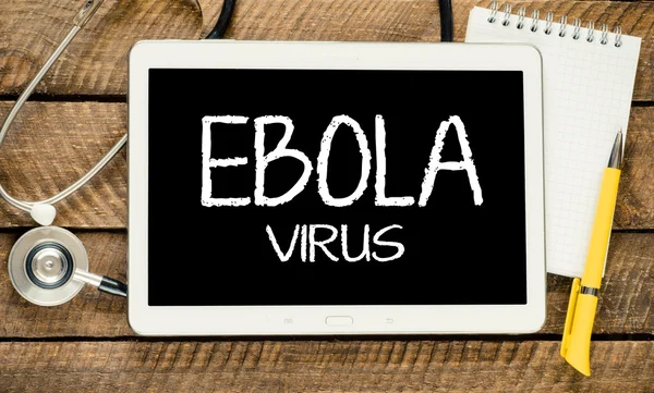 Tablet pc ile word ebola virüsü — Stok fotoğraf