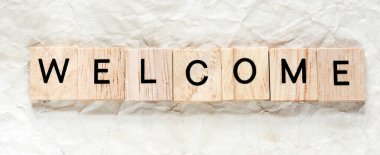 Sözcük, ahşap harflerle düzenlenmiş..