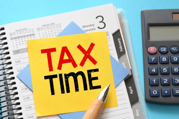 Tax Time Woorden Geschreven Een Klein Stukje Papier Concept Voor — Stockfoto