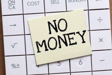 Küçük sarı bir kağıt parçasında para yok..