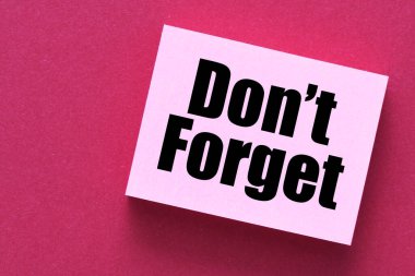 Küçük bir kağıt parçasındaki sözcüğü unutma..