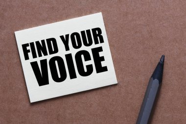 Sesini ilham verici bir el yazısı olarak bul.