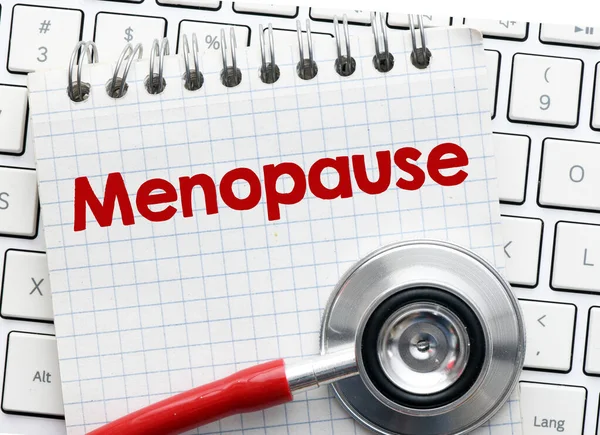 Defterinde Menopoz Kelimesi Steteskop — Stok fotoğraf