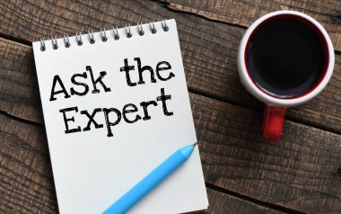 Ofis defterine yazılmış uzman kelimelerini sor. İş için bir kavram.