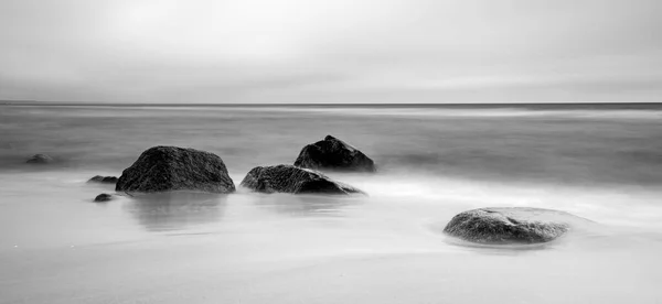 Piedras Playa Fotografía Blanco Negro —  Fotos de Stock