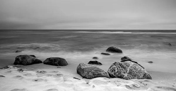 Kamienie Plaży Czarno Białe Fotografie — Zdjęcie stockowe