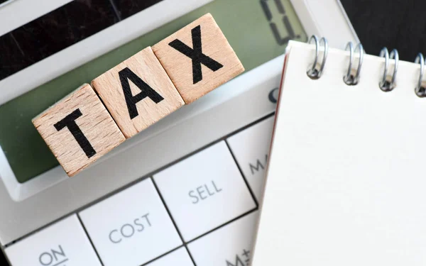 Tekst Tax Drewnianych Kostkach Koncepcja Działalności Podatkowej — Zdjęcie stockowe