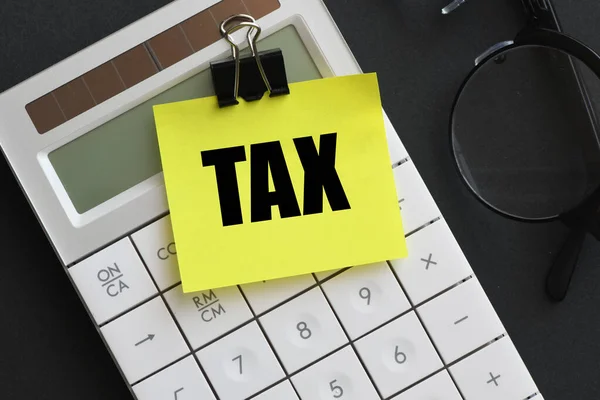 Slovo Tax Žlutém Listu Papíru Daňová Podnikatelská Koncepce — Stock fotografie