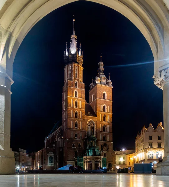 Krakow Poland 2022 Mary Basilica Market Square Krakow Night Poland — Stockfoto