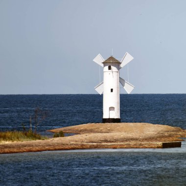 Polonya 'nın Swinoujscie kentindeki deniz fenerinin panoramik görüntüsü