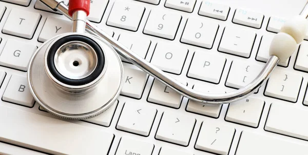 Medical Stethoscope White Computer Keyboard — Zdjęcie stockowe