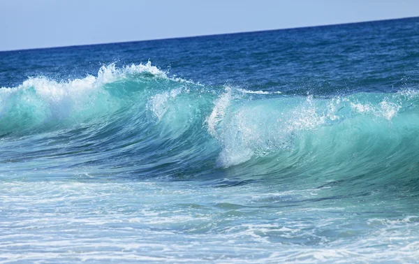 Pequena onda azul do mar. Paisagem — Fotografia de Stock