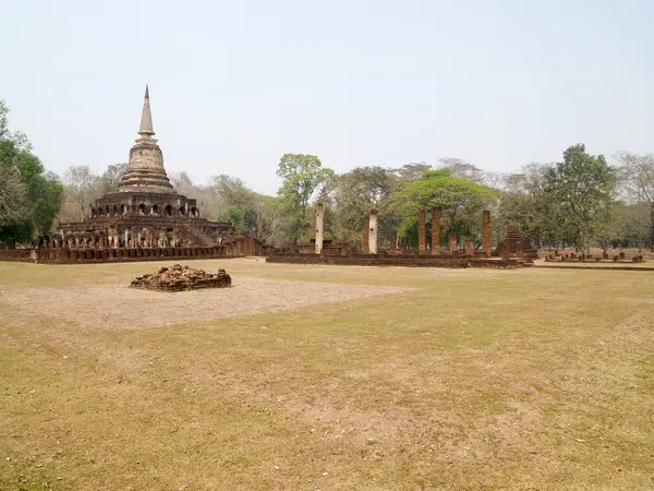 Srí satchanalai historický park, severní Thajsko. — Stock fotografie