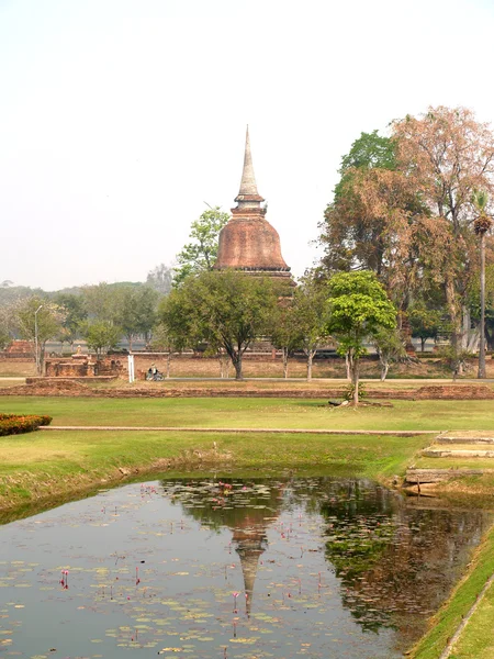 Parque histórico de Sukhothai, a cidade velha de Tailândia — Fotografia de Stock