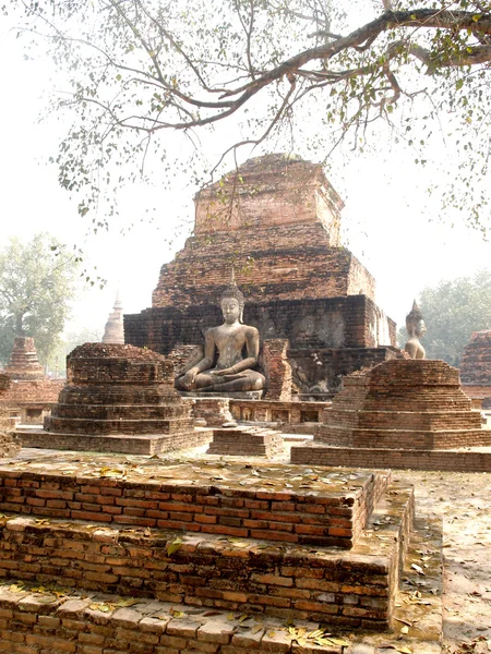 Sukhothai történeti park, a régi város Thaiföld — Stock Fotó