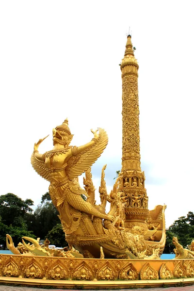 Grande arte de velas no parque Tung Sri Muang na província de Ubon Ratchathani, Tailândia — Fotografia de Stock