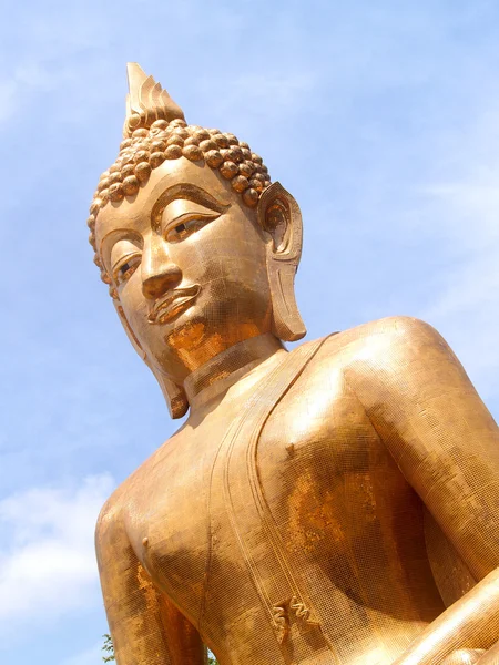 Будда Уттхаян и Пхра Монгкон Минг Муанг, Амфо Муанг Амнат Чароен, Таиланд — стоковое фото